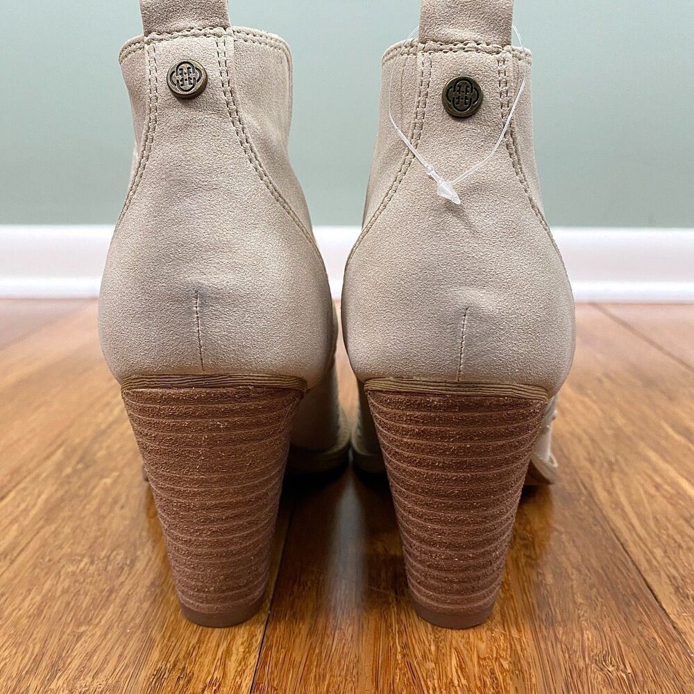 Daisy Fuentes Faux Leather Ankle Boots Slip On Stitched Womens 7.5M Tan Western - Picture 4 of 11